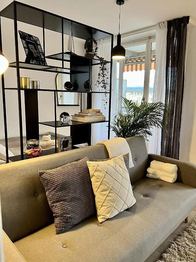 Beautiful Park View Apartment Next To Un Ginebra