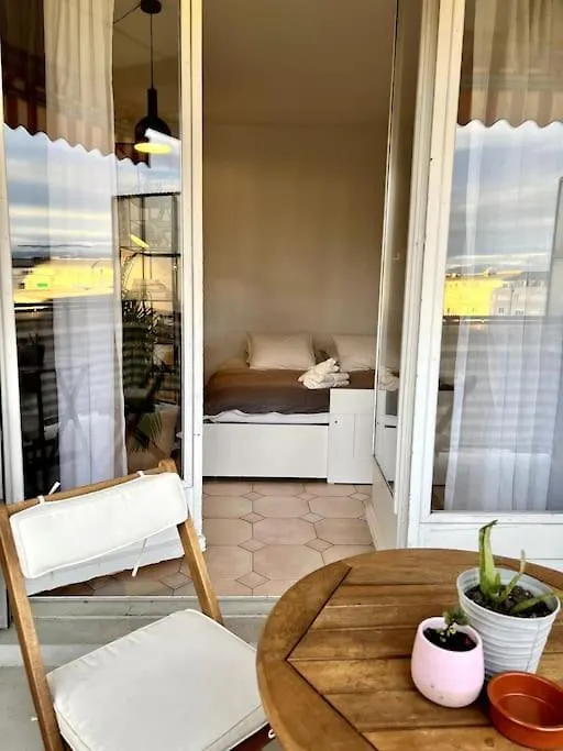 Beautiful Park View Apartment Next To Un Ginebra